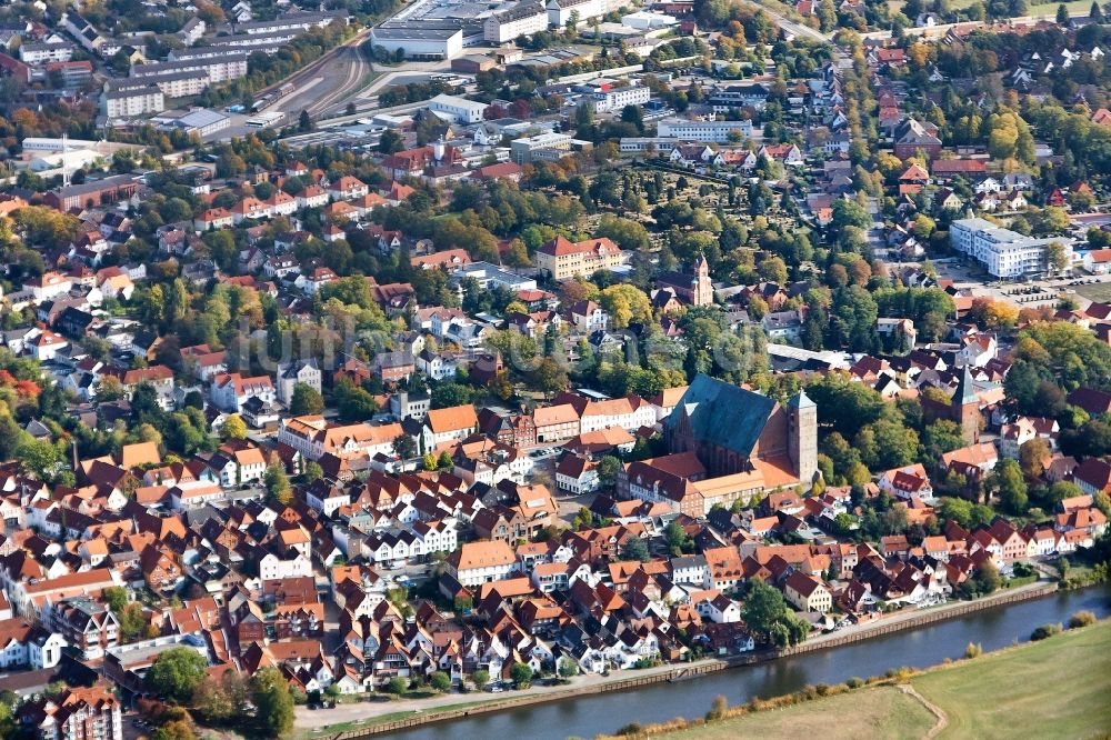 Luftbild Verden (Aller) - Stadtansicht am Ufer des Flußverlaufes der Aller in Verden (Aller) im Bundesland Niedersachsen, Deutschland