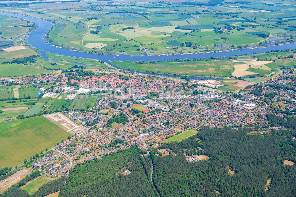 Luftbild Bleckede - Stadtansicht am Ufer des Flußverlaufes der Elbe in Bleckede im Bundesland Niedersachsen, Deutschland