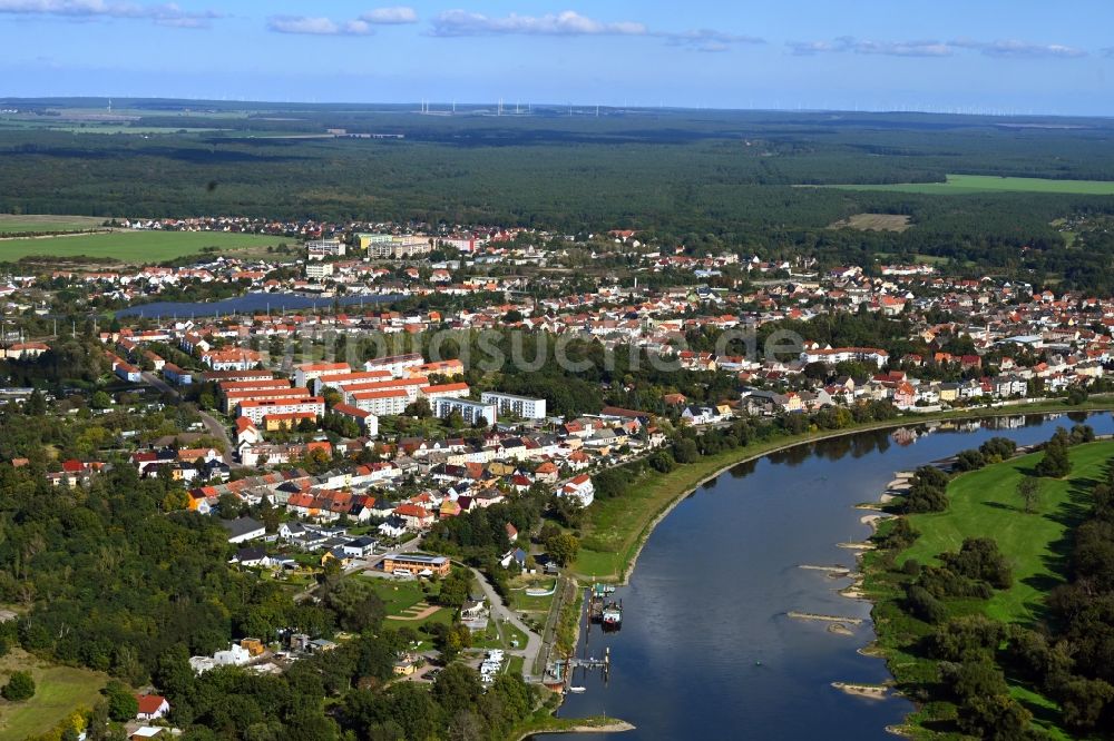 Luftbild Coswig (Anhalt) - Stadtansicht am Ufer des Flußverlaufes der Elbe in Coswig (Anhalt) im Bundesland Sachsen-Anhalt, Deutschland