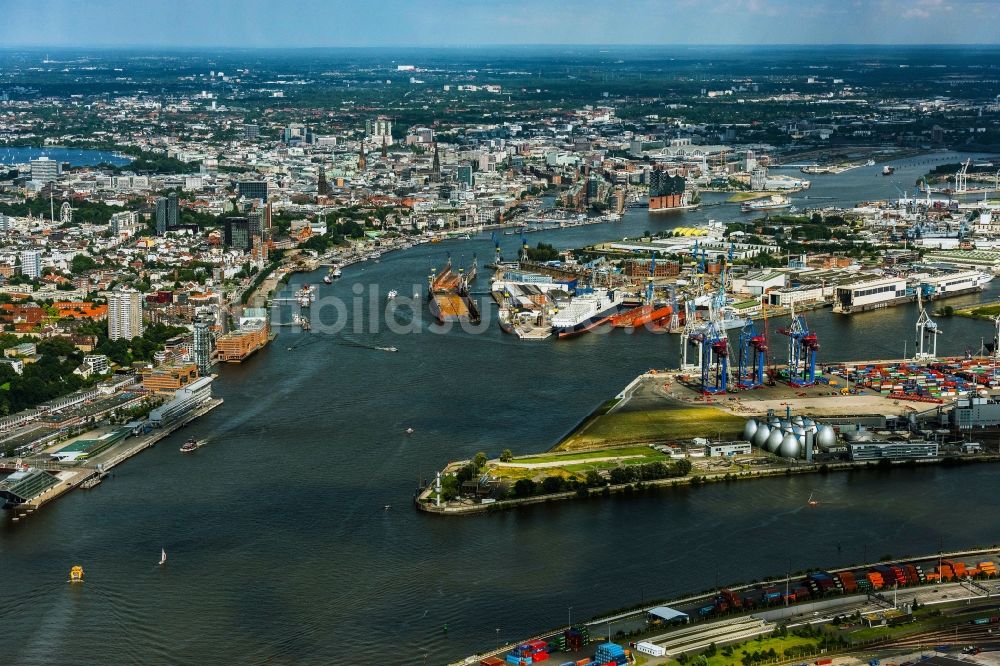 Luftaufnahme Hamburg - Stadtansicht am Ufer des Flußverlaufes der Elbe in Hamburg, Deutschland