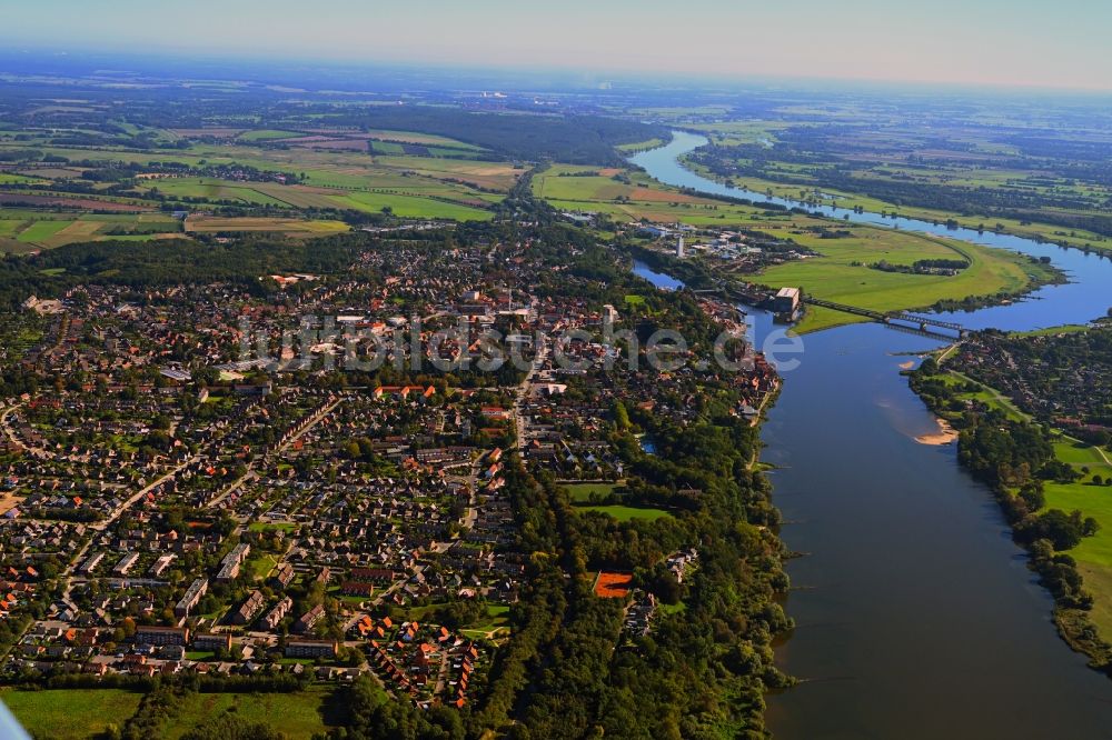 Luftbild Lauenburg/Elbe - Stadtansicht am Ufer des Flußverlaufes der Elbe in Lauenburg/Elbe im Bundesland Schleswig-Holstein, Deutschland