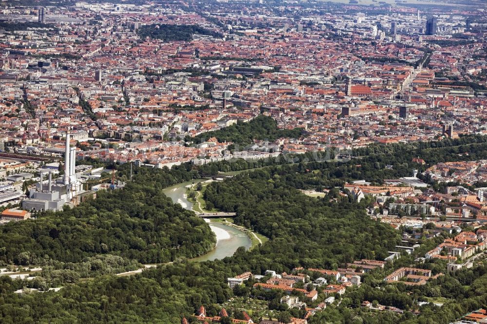 München von oben - Stadtansicht am Ufer des Flußverlaufes der Isar in München im Bundesland Bayern, Deutschland