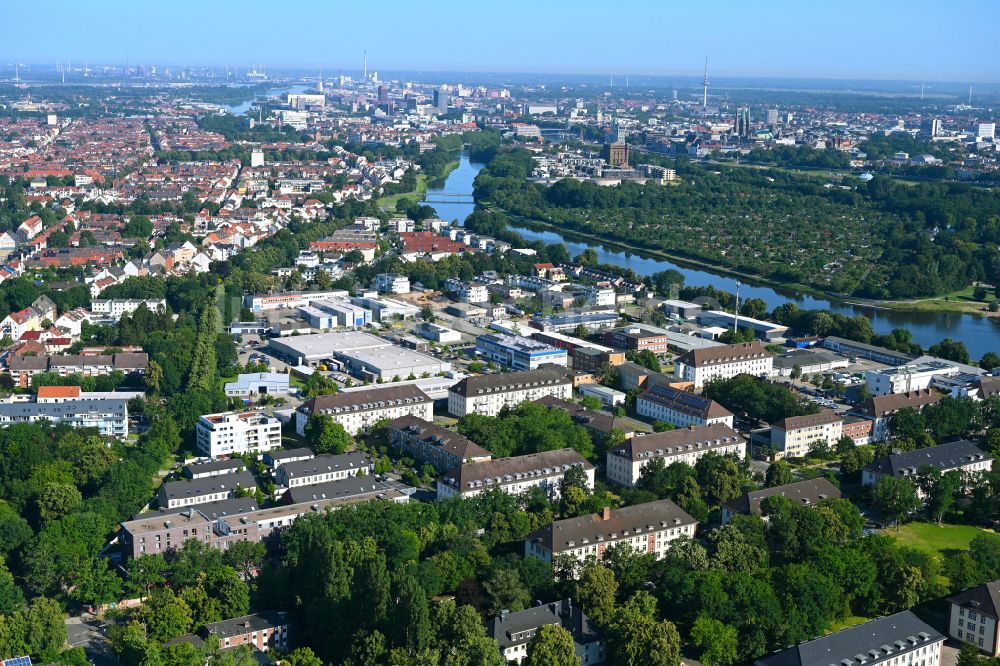 Luftaufnahme Bremen - Stadtansicht am Ufer des Flussverlaufes Kleine Weser in Bremen, Deutschland