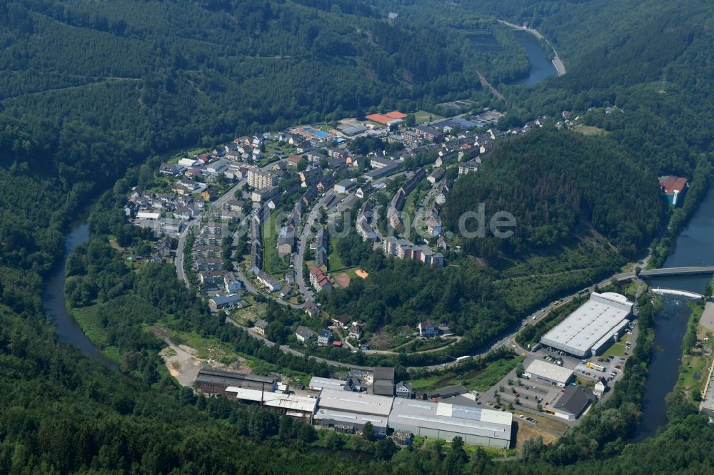 Luftbild Werdohl - Stadtansicht am Ufer des Flußverlaufes der Lenne im Ortsteil Ütterlingsen in Werdohl im Bundesland Nordrhein-Westfalen, Deutschland