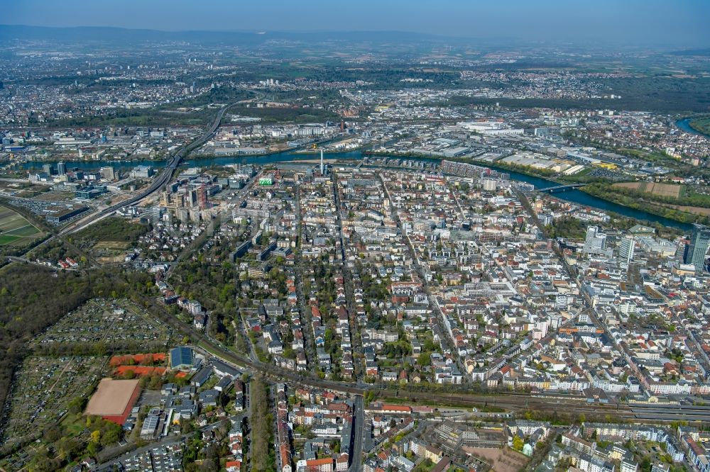Luftbild Offenbach am Main - Stadtansicht am Ufer des Flußverlaufes des Main in Offenbach am Main im Bundesland Hessen, Deutschland