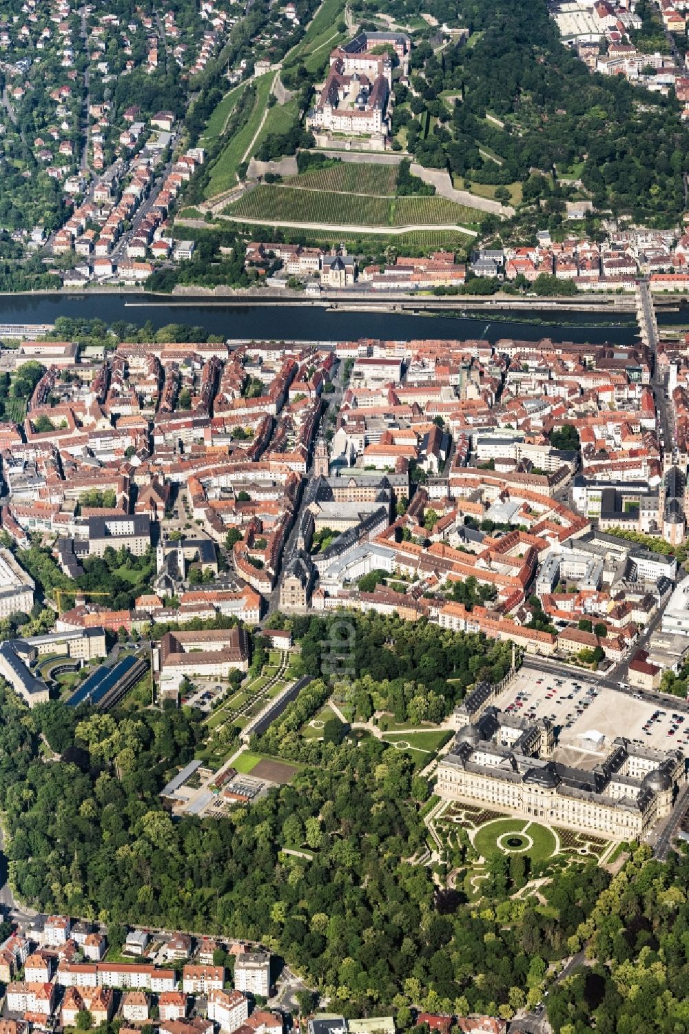 Würzburg von oben - Stadtansicht am Ufer des Flußverlaufes Main in Würzburg im Bundesland Bayern, Deutschland