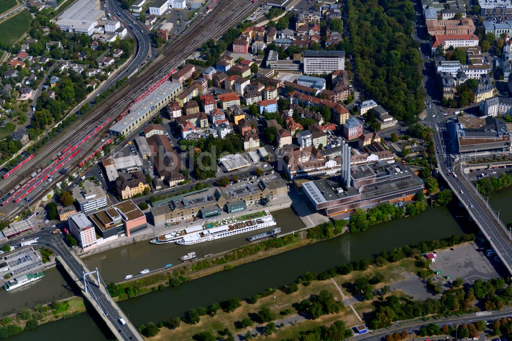 Luftbild Würzburg - Stadtansicht am Ufer des Flußverlaufes des Main in Würzburg im Bundesland Bayern, Deutschland