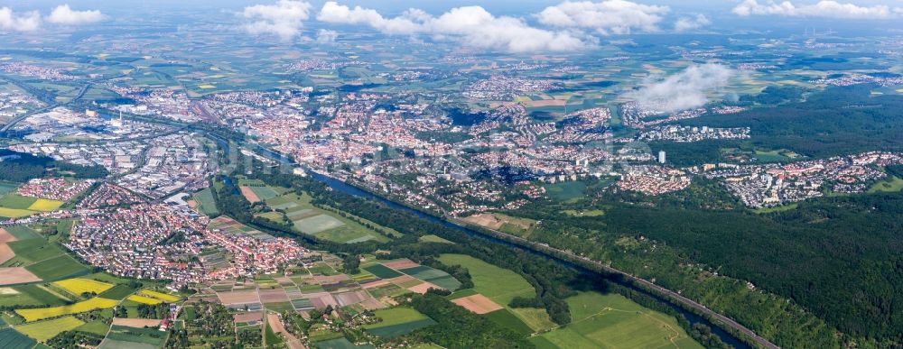 Luftaufnahme Schweinfurt - Stadtansicht am Ufer des Flußverlaufes des Main zwischen Sennfeld und Schweinfurt im Bundesland Bayern, Deutschland