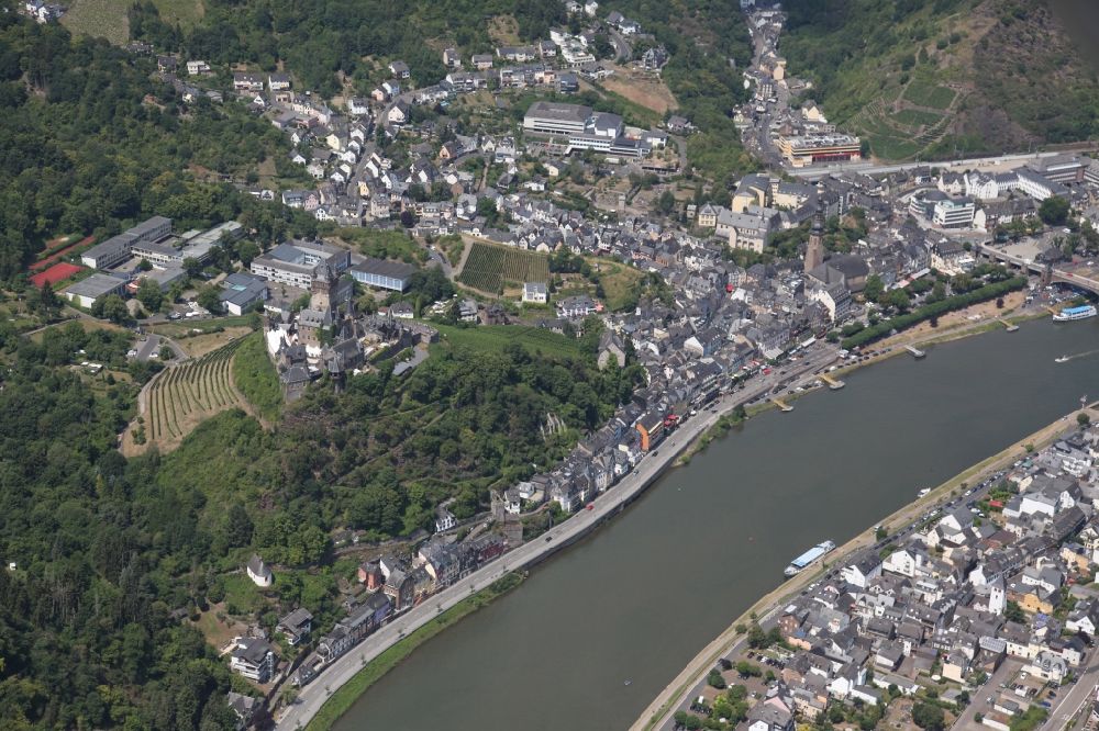 Luftbild Cochem - Stadtansicht am Ufer des Flußverlaufes der Mosel in Cochem im Bundesland Rheinland-Pfalz, Deutschland