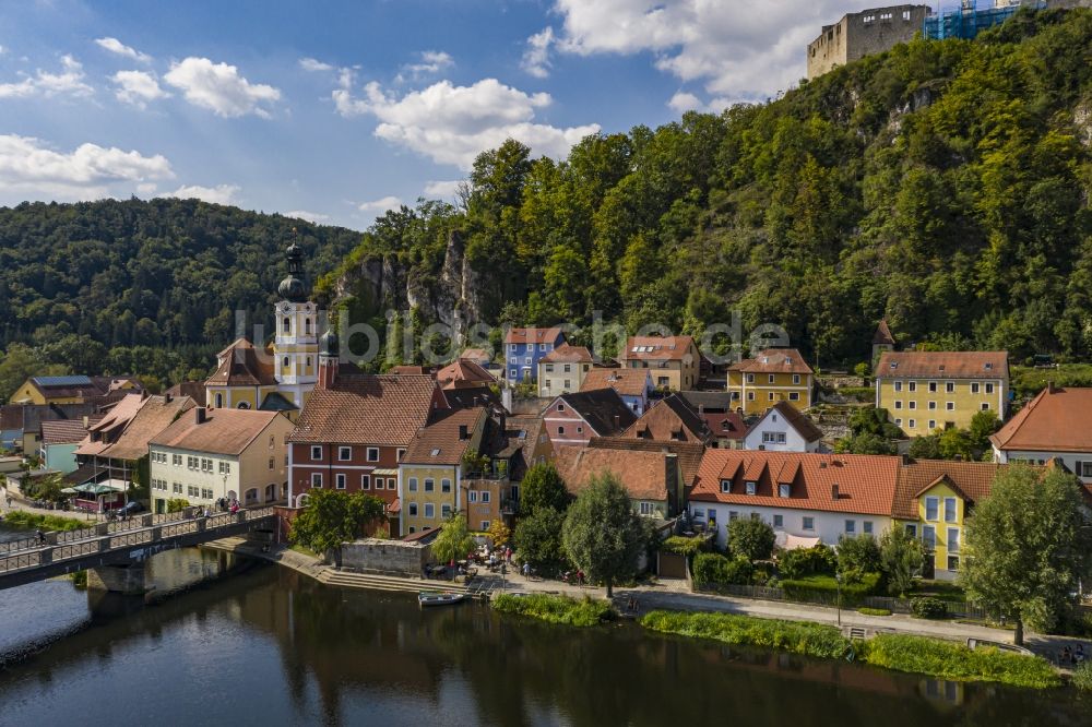 Luftbild Kallmünz - Stadtansicht am Ufer des Flußverlaufes der Naab in Kallmünz im Bundesland Bayern, Deutschland