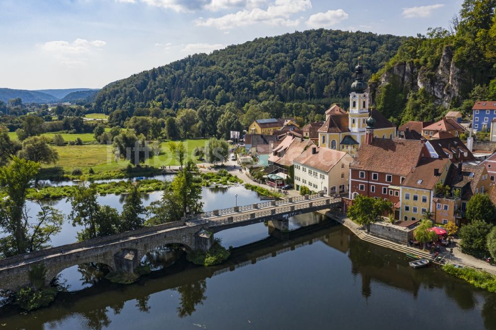 Kallmünz aus der Vogelperspektive: Stadtansicht am Ufer des Flußverlaufes der Naab in Kallmünz im Bundesland Bayern, Deutschland