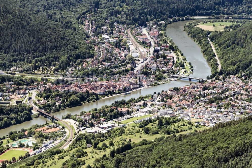 Neckargemünd von oben - Stadtansicht am Ufer des Flußverlaufes der Neckar im Ortsteil Kleingemünd in Neckargemünd im Bundesland Baden-Württemberg, Deutschland