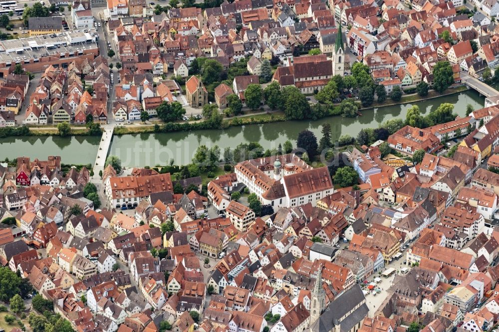 Luftaufnahme Rottenburg am Neckar - Stadtansicht am Ufer des Flußverlaufes des Neckar in Rottenburg am Neckar im Bundesland Baden-Württemberg, Deutschland