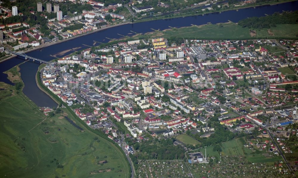 Slubice aus der Vogelperspektive: Stadtansicht am Ufer des Flußverlaufes der Oder in Slubice in lubuskie, Polen