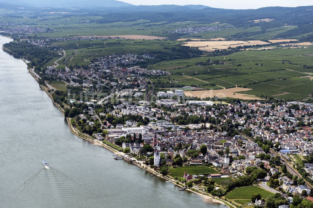 Luftbild Eltville am Rhein - Stadtansicht am Ufer des Flußverlaufes des Rhein in Eltville am Rhein im Bundesland Hessen, Deutschland