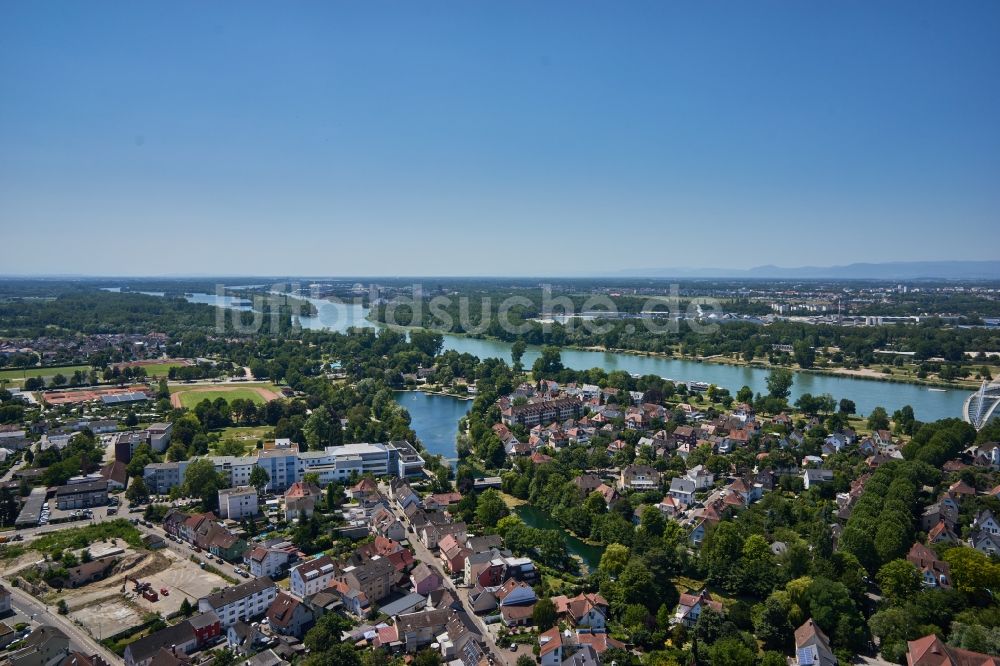 Kehl von oben - Stadtansicht am Ufer des Flußverlaufes am Rhein in Kehl im Bundesland Baden-Württemberg, Deutschland