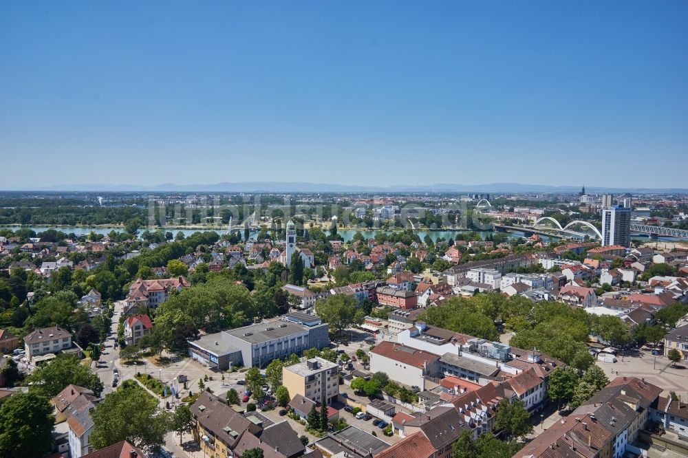 Luftbild Kehl - Stadtansicht am Ufer des Flußverlaufes am Rhein in Kehl im Bundesland Baden-Württemberg, Deutschland