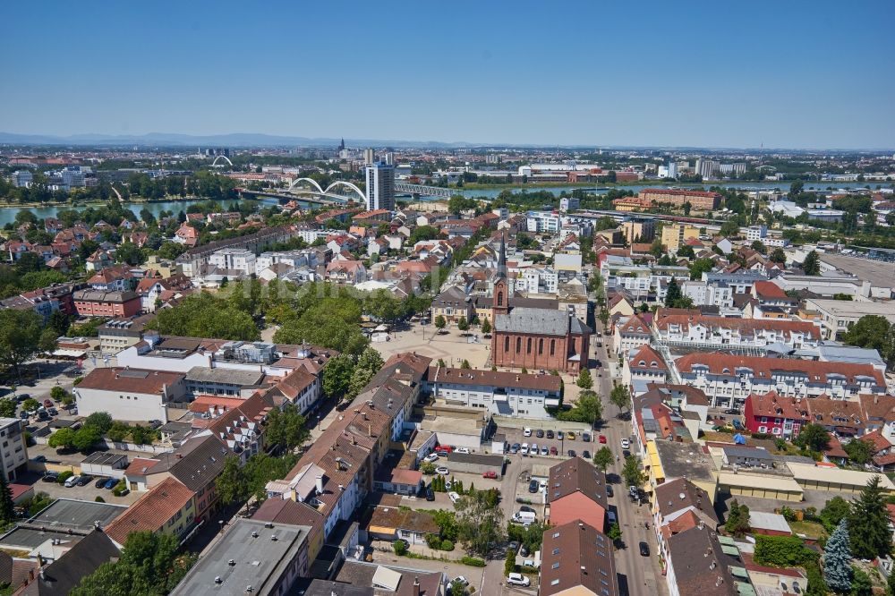 Luftaufnahme Kehl - Stadtansicht am Ufer des Flußverlaufes am Rhein in Kehl im Bundesland Baden-Württemberg, Deutschland