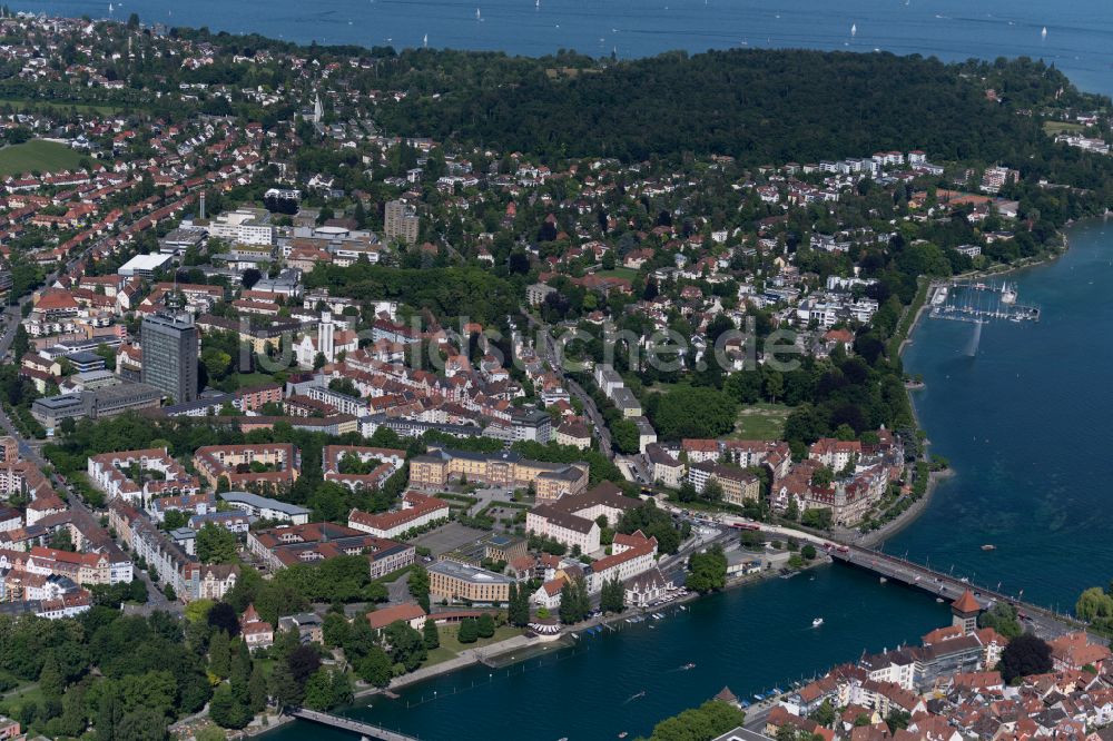Konstanz aus der Vogelperspektive: Stadtansicht am Ufer des Flussverlaufes des Rhein in Konstanz im Bundesland Baden-Württemberg, Deutschland