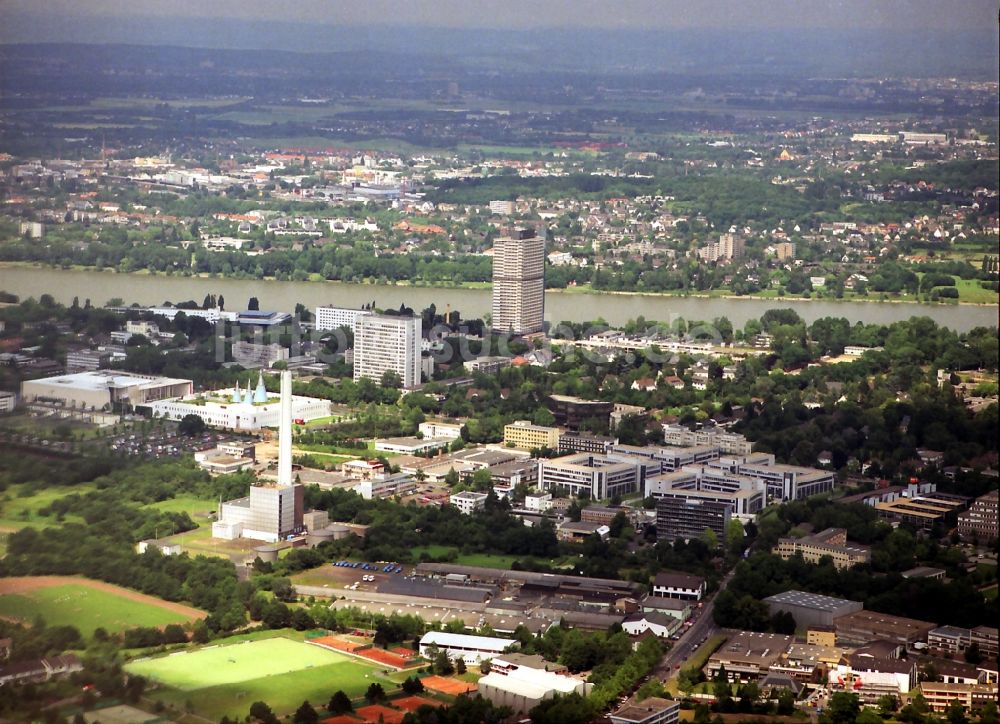 Bonn von oben - Stadtansicht am Ufer des Flußverlaufes des Rhein im Ortsteil Gronau in Bonn im Bundesland Nordrhein-Westfalen, Deutschland