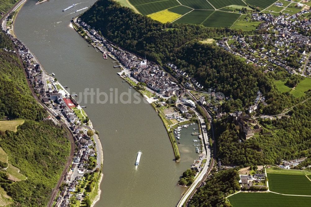 Sankt Goar aus der Vogelperspektive: Stadtansicht am Ufer des Flußverlaufes des Rhein in Sankt Goar im Bundesland Rheinland-Pfalz, Deutschland