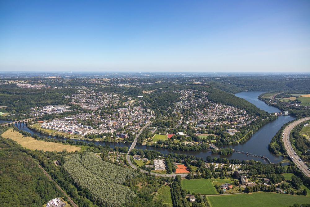 Luftaufnahme Herdecke - Stadtansicht am Ufer des Flußverlaufes der Ruhr in Herdecke im Bundesland Nordrhein-Westfalen, Deutschland