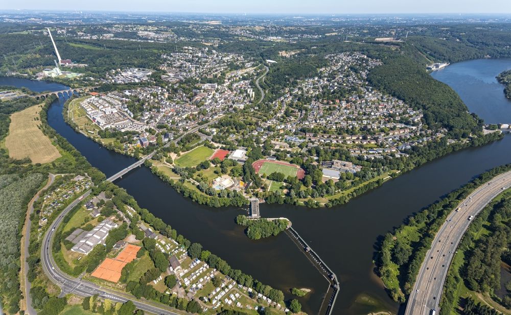 Herdecke aus der Vogelperspektive: Stadtansicht am Ufer des Flußverlaufes der Ruhr in Herdecke im Bundesland Nordrhein-Westfalen, Deutschland