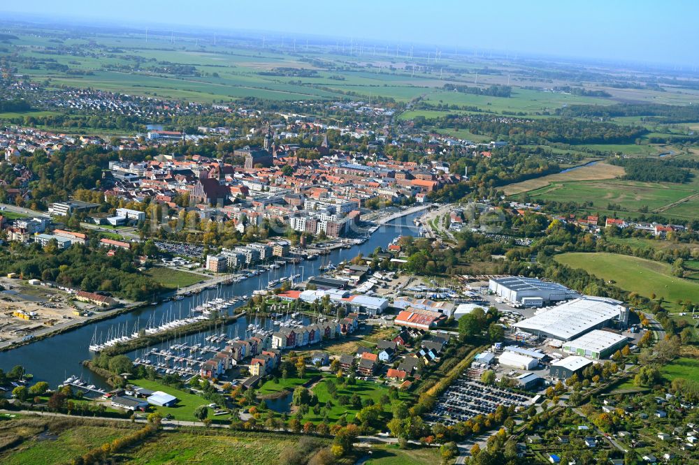 Hansestadt Greifswald von oben - Stadtansicht am Ufer des Flußverlaufes der Ryck in Greifswald im Bundesland Mecklenburg-Vorpommern, Deutschland