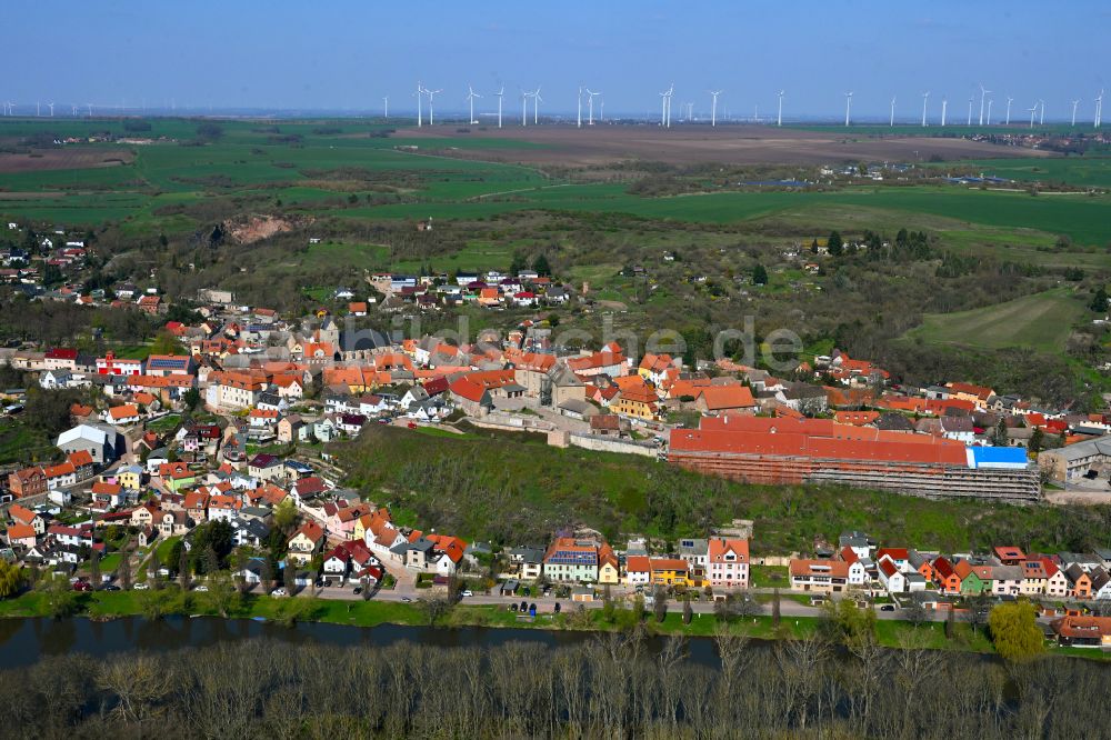 Luftbild Wettin-Löbejün - Stadtansicht am Ufer des Flußverlaufes der Saale in Wettin-Löbejün im Bundesland Sachsen-Anhalt, Deutschland