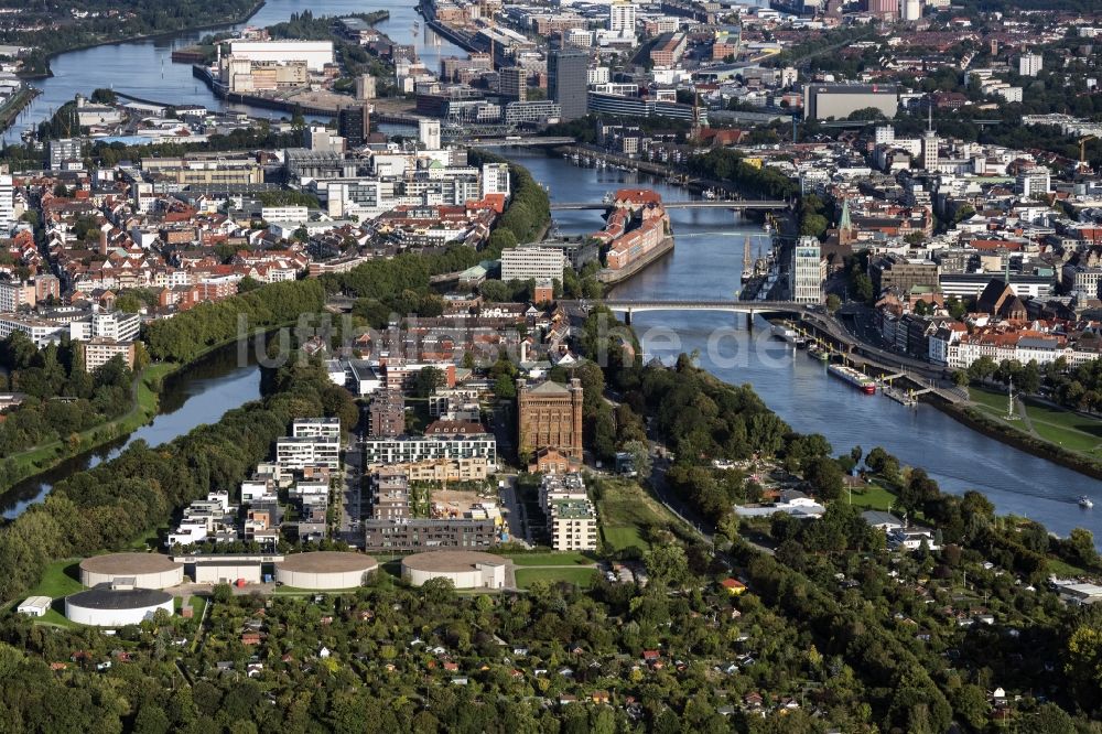 Bremen von oben - Stadtansicht am Ufer des Flußverlaufes der Weser in Bremen, Deutschland