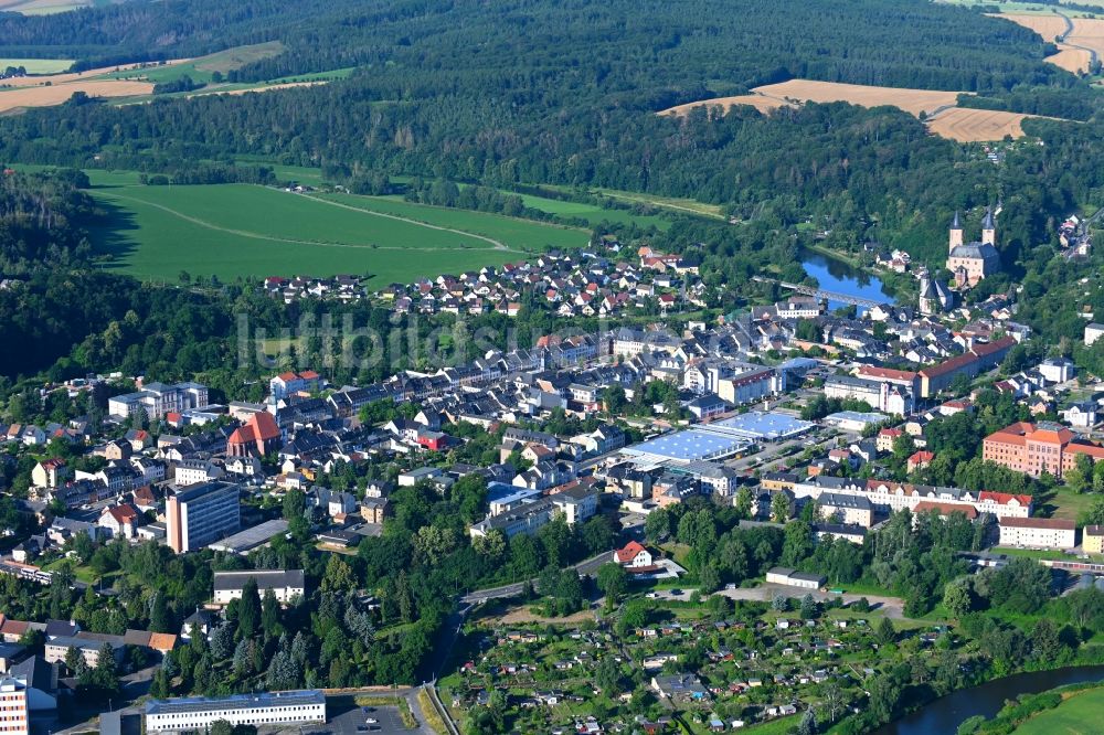 Luftaufnahme Rochlitz - Stadtansicht am Ufer des Flußverlaufes Zwickauer Mulde in Rochlitz im Bundesland Sachsen, Deutschland