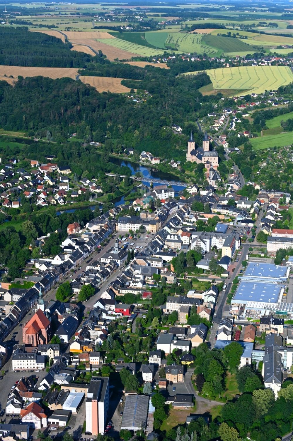 Luftaufnahme Rochlitz - Stadtansicht am Ufer des Flußverlaufes Zwickauer Mulde in Rochlitz im Bundesland Sachsen, Deutschland