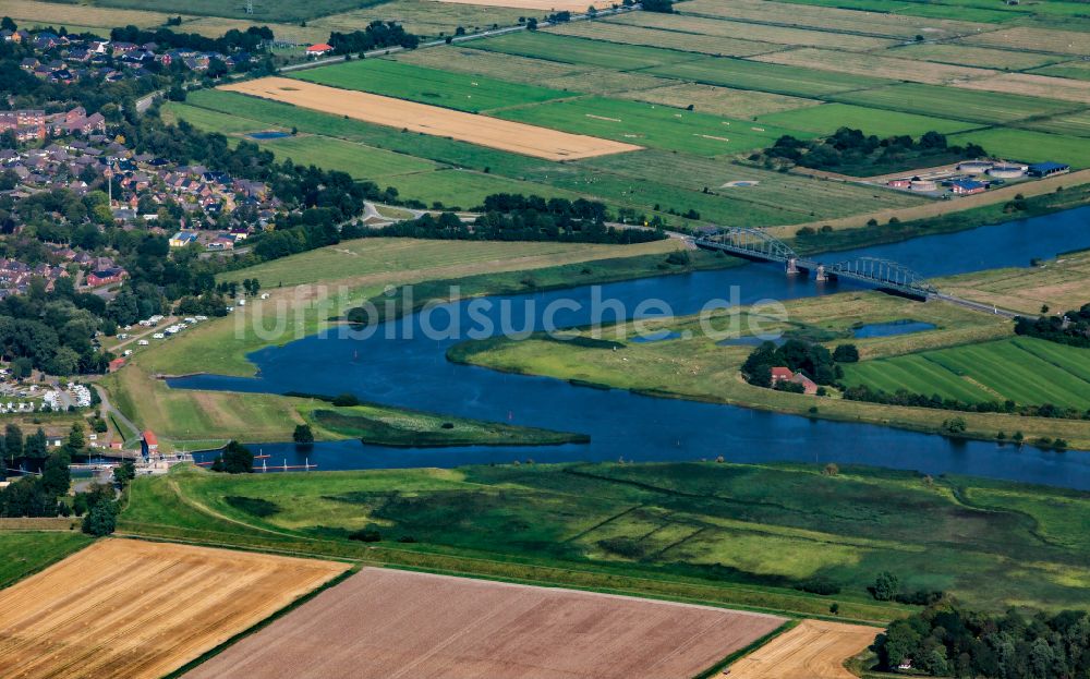 Friedrichstadt von oben - Stadtansicht am Ufer des Flußverlaufes zwischen Treene und Eider in Friedrichstadt im Bundesland Schleswig-Holstein, Deutschland