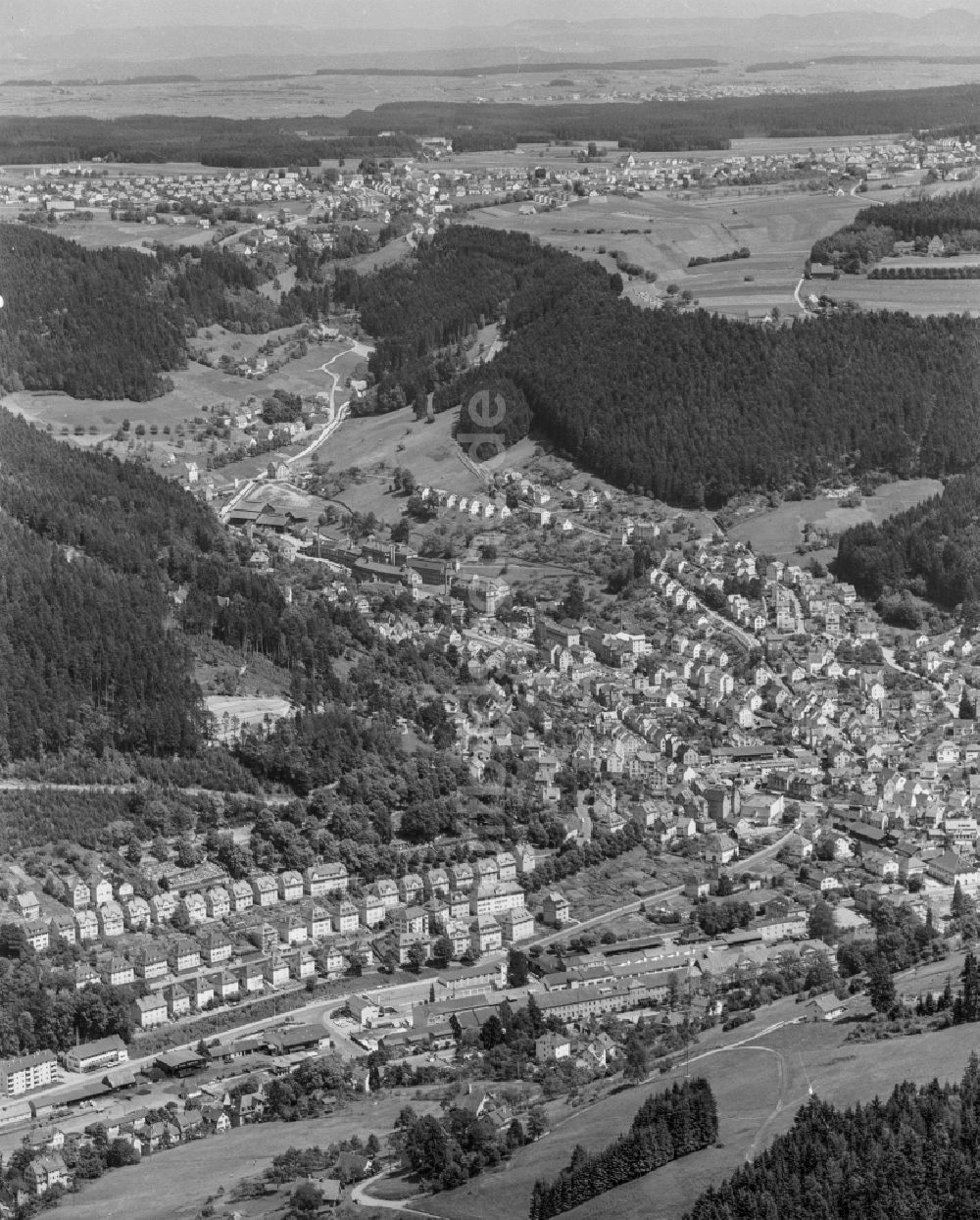 Luftbild Schramberg - Stadtansicht mit umgebender Berglandschaft in Schramberg im Bundesland Baden-Württemberg, Deutschland