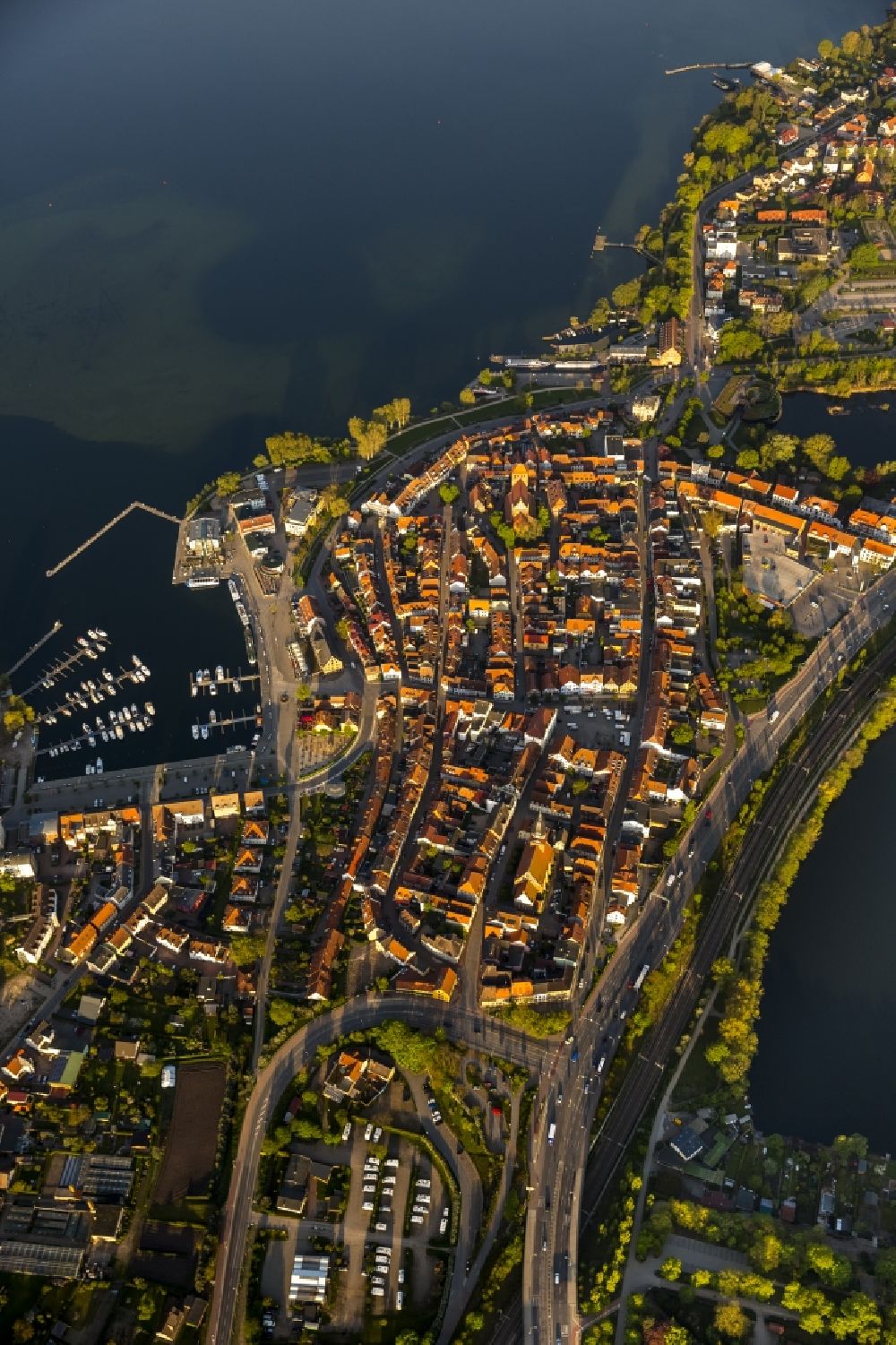 Luftbild Waren (Müritz) - Stadtansicht in Waren am Ufer der Müritz im Bundesland Mecklenburg-Vorpommern