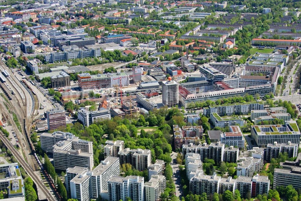 Luftbild München - Stadtansicht mit Werksviertel im Ortsteil Berg am Laim in München im Bundesland Bayern, Deutschland