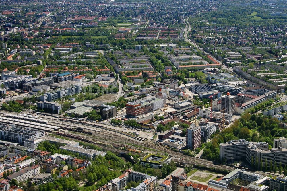 Luftaufnahme München - Stadtansicht mit Werksviertel im Ortsteil Berg am Laim in München im Bundesland Bayern, Deutschland