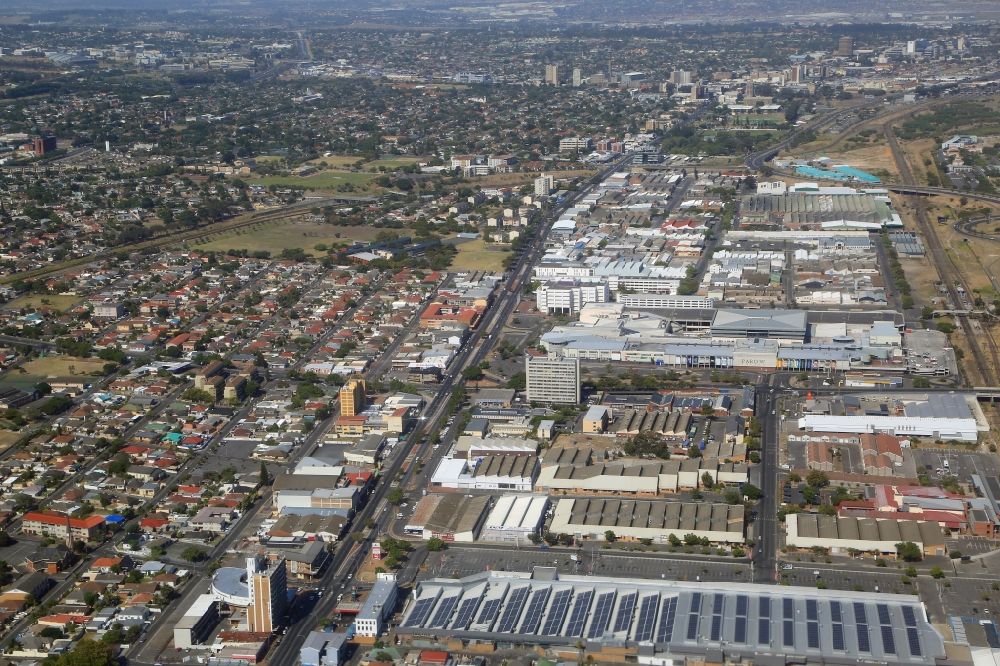 Luftbild Kapstadt - Stadtansicht mit Wohnbebauung im Bezirk Fairfield Estate und Gewerbegebiet Paros East im Stadtgebiet von Kapstadt in Westkap, Südafrika