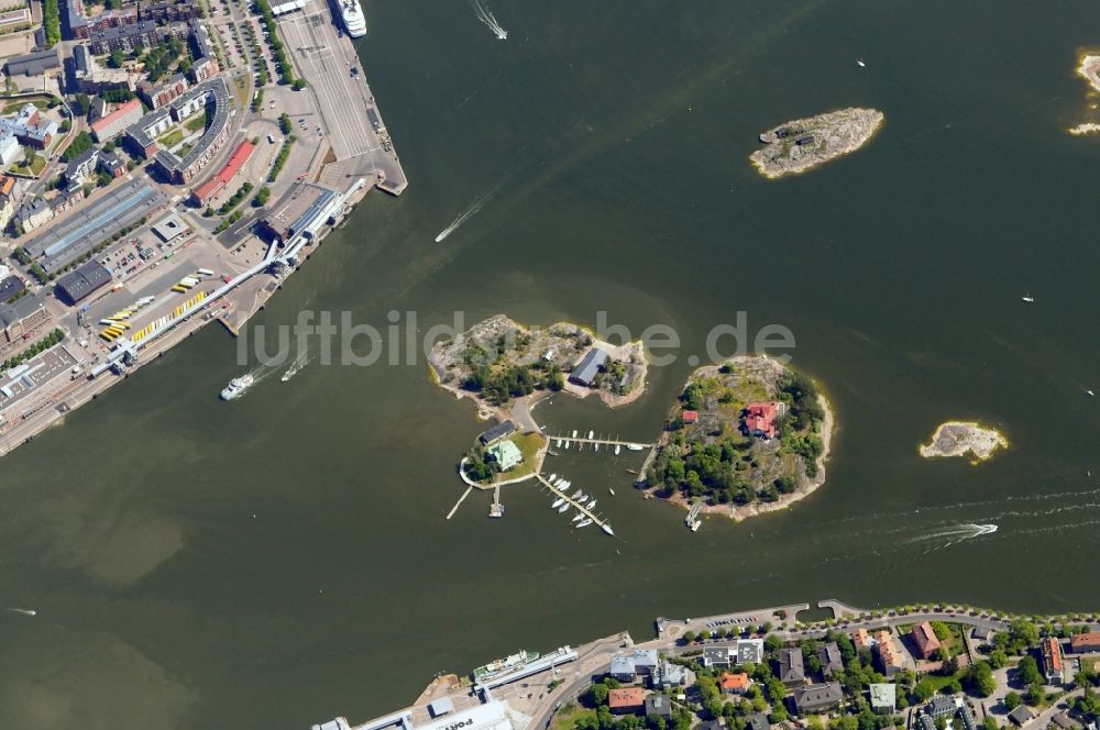 Luftbild Helsinki - Stadtansicht mit den Wohngebieten im Stadtteil Kaivopuisto mit den Inseln Luoto und Valkosaan in Helsinki , der Hauptstadt von Finland
