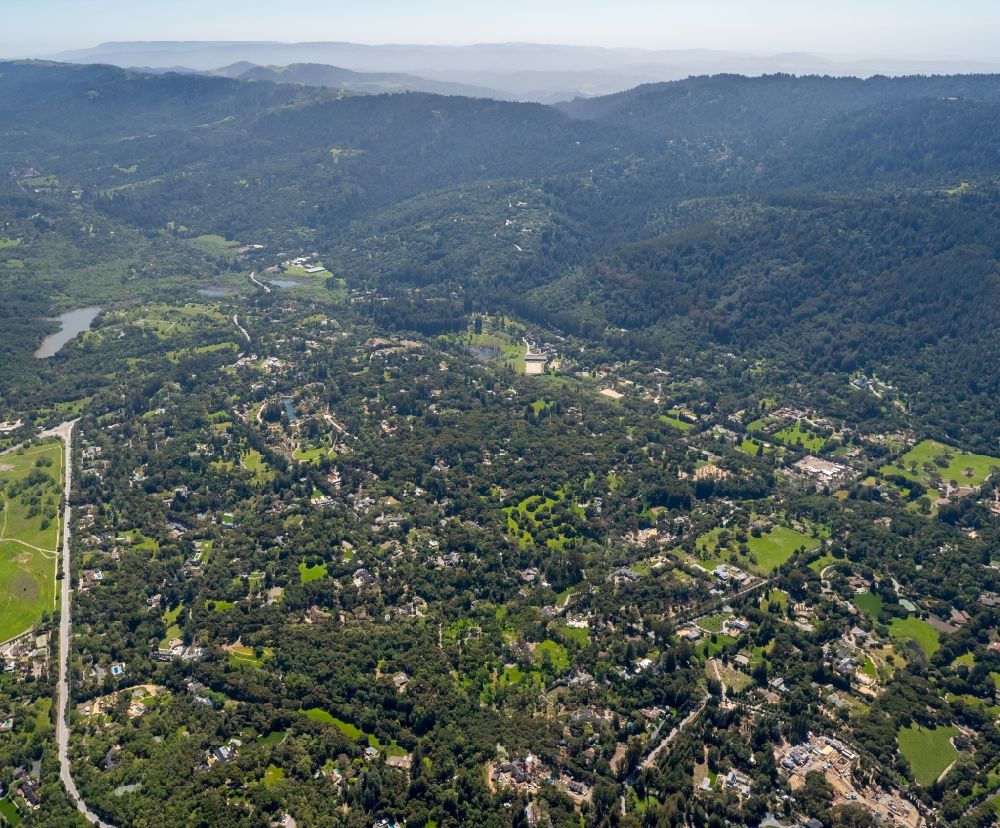 Woodside aus der Vogelperspektive: Stadtansicht von Woodside im Silicon Valley in Kalifornien in den USA