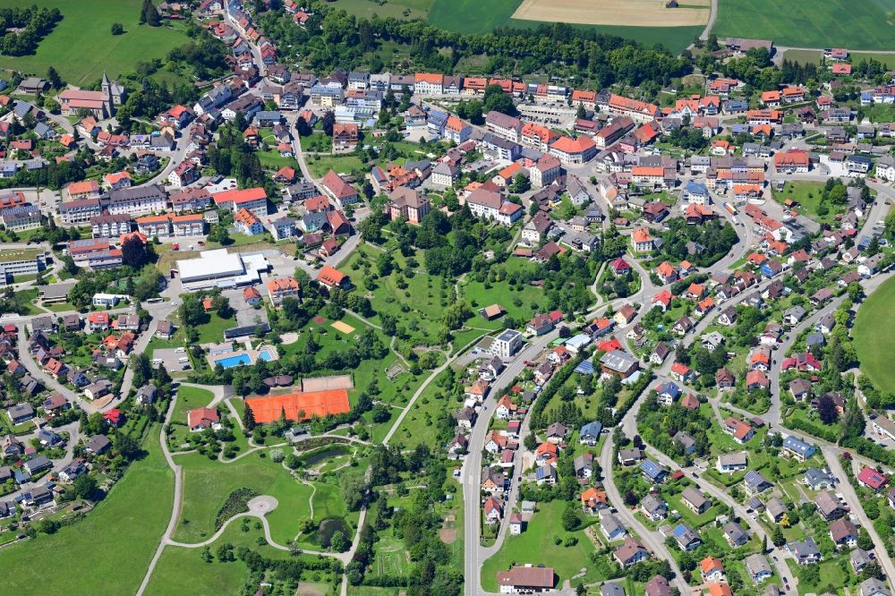 Luftaufnahme Bonndorf im Schwarzwald - Stadtansicht im Zentrum in Bonndorf im Schwarzwald im Bundesland Baden-Württemberg, Deutschland