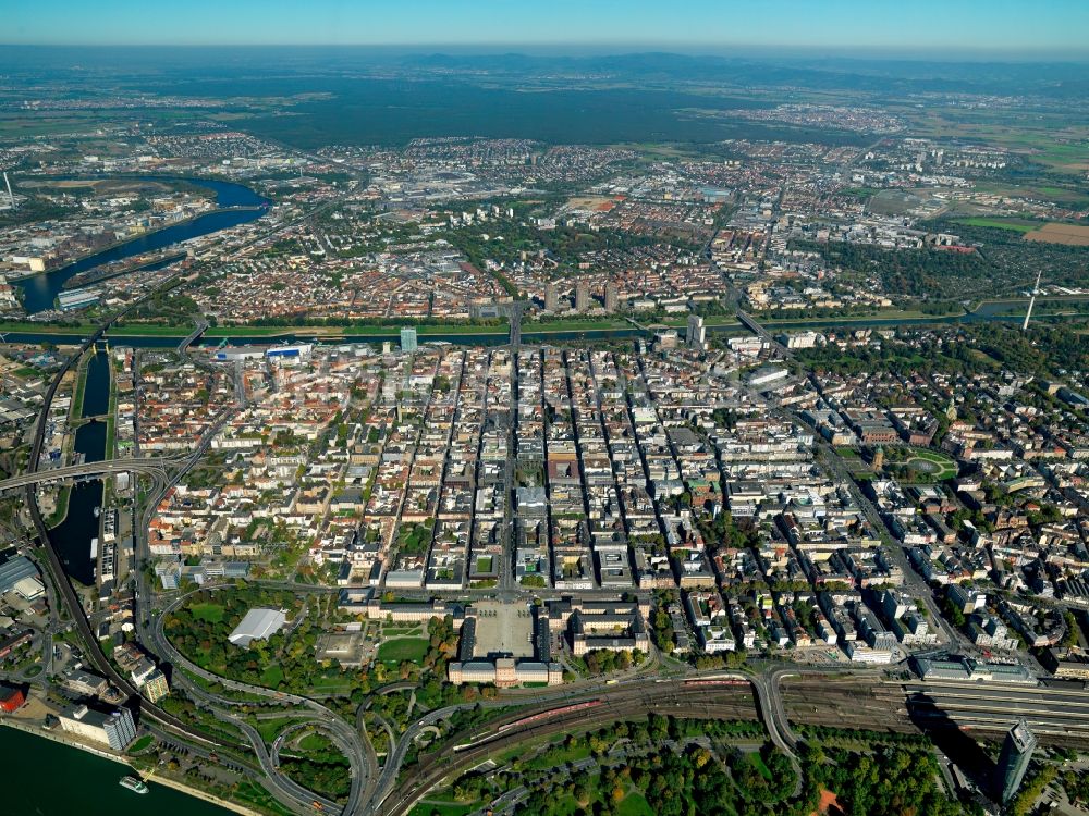 Mannheim von oben - Stadtansicht vom Zentrum der Stadt Mannheim im Bundesland Baden-Württemberg