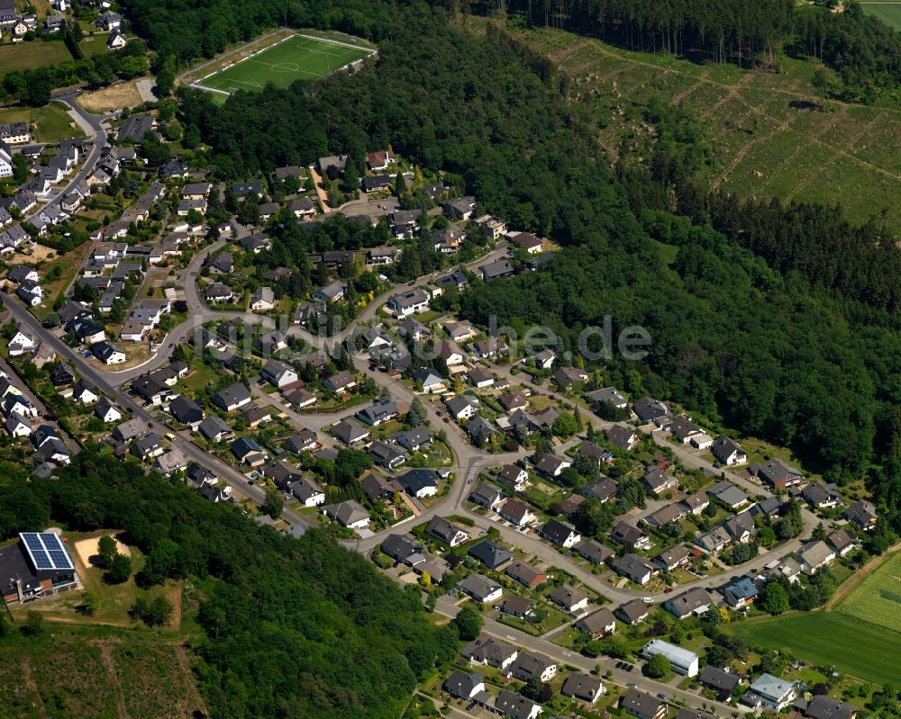 Luftaufnahme Emmelshausen - Stadtansicht des Zentrums von Emmelshausen im Bundesland Rheinland-Pfalz
