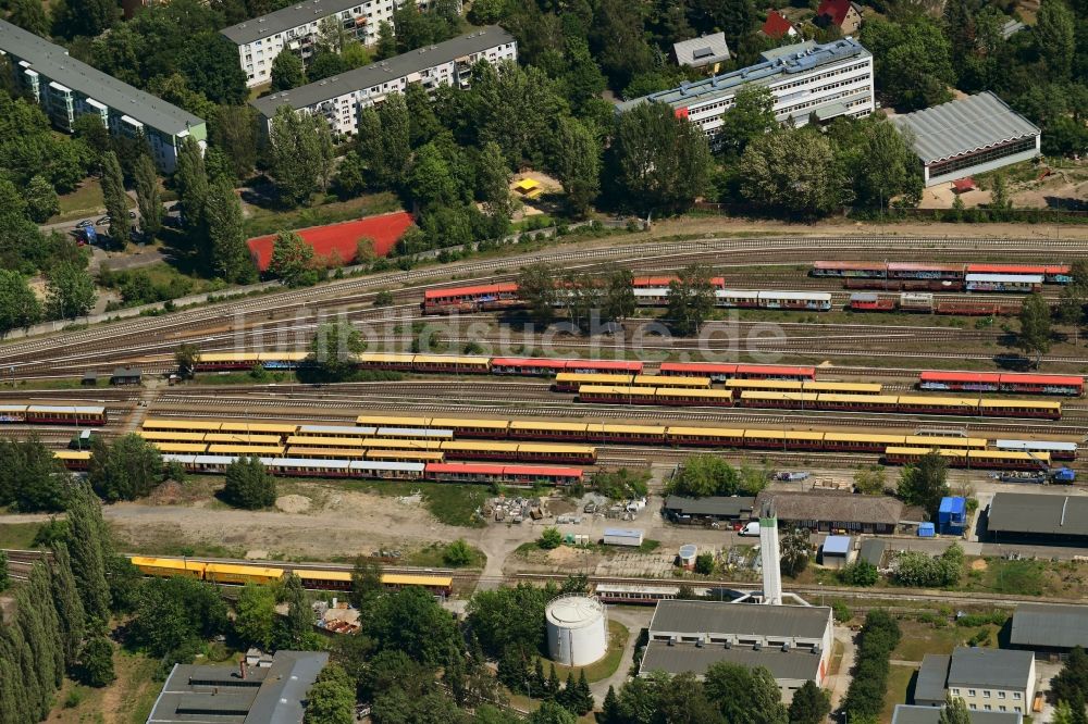 Berlin von oben - Stadtbahn S-Bahn- Depot und Abstellgleise des Bahnbetriebswerk im Ortsteil Niederschöneweide in Berlin, Deutschland
