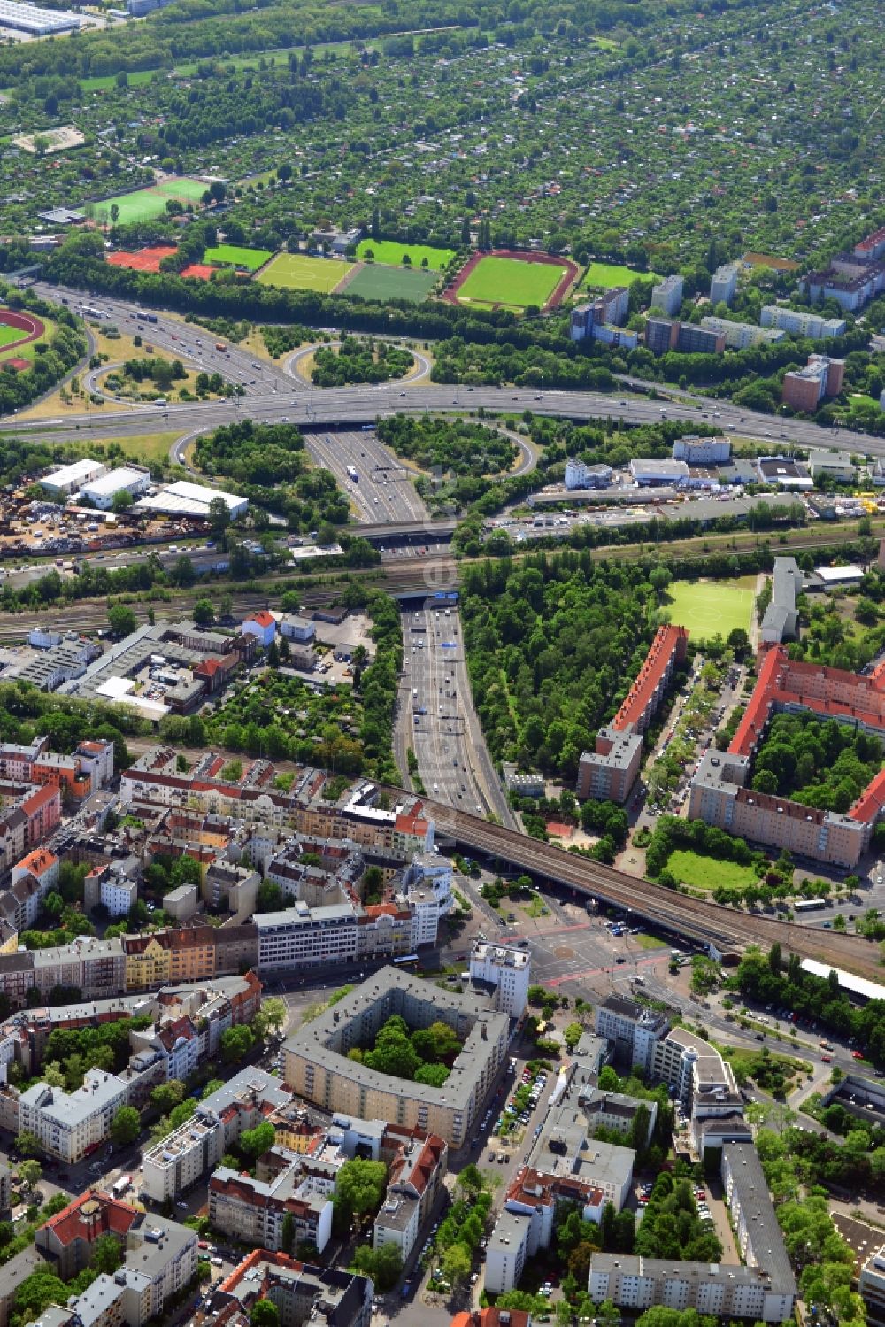 Luftaufnahme Berlin - Stadtbezirk Schöneberg von Berlin zwischen Innsbrucker Platz und Abzweig Zehlendorf der A100