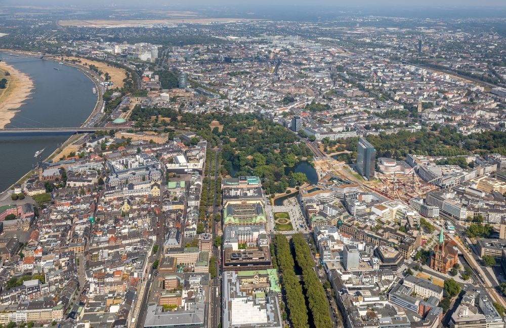 Düsseldorf aus der Vogelperspektive: Stadtbezirk 1 im Stadtgebiet in Düsseldorf im Bundesland Nordrhein-Westfalen, Deutschland