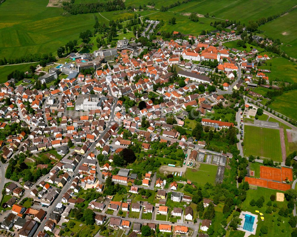 Luftbild Bad Buchau - Stadtgebiet inmitten der Landwirtschaft in Bad Buchau im Bundesland Baden-Württemberg, Deutschland