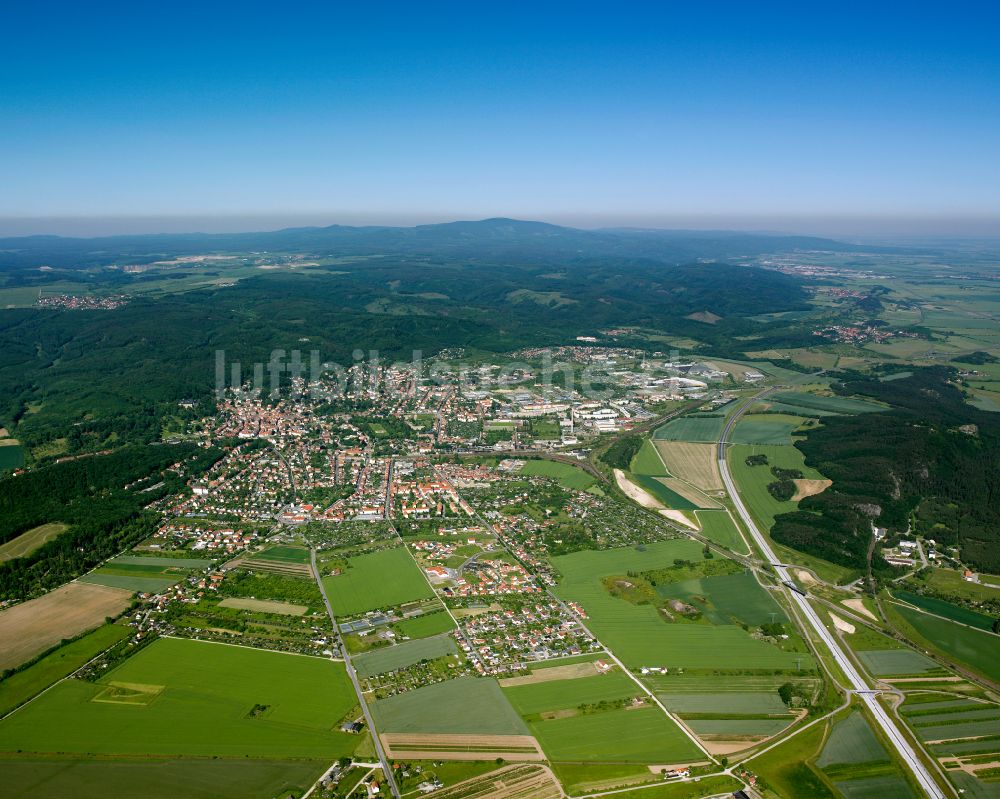 Blankenburg (Harz) von oben - Stadtgebiet inmitten der Landwirtschaft in Blankenburg (Harz) im Bundesland Sachsen-Anhalt, Deutschland