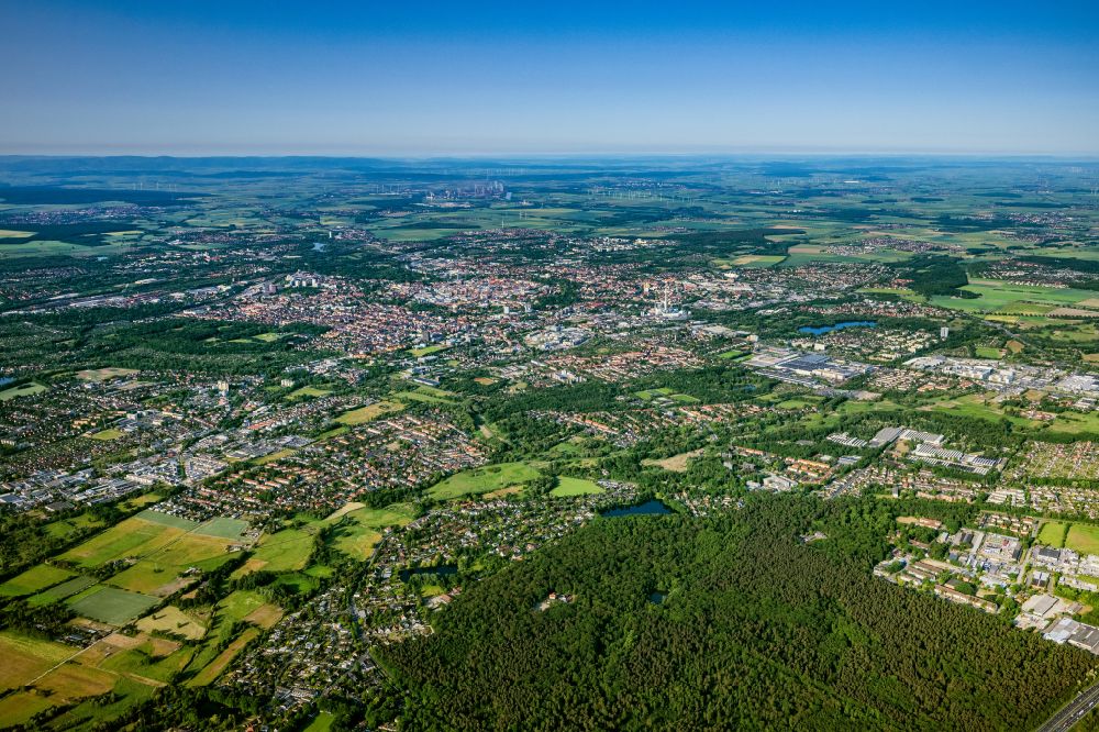 Braunschweig von oben - Stadtgebiet inmitten der Landwirtschaft in Braunschweig im Bundesland Niedersachsen, Deutschland