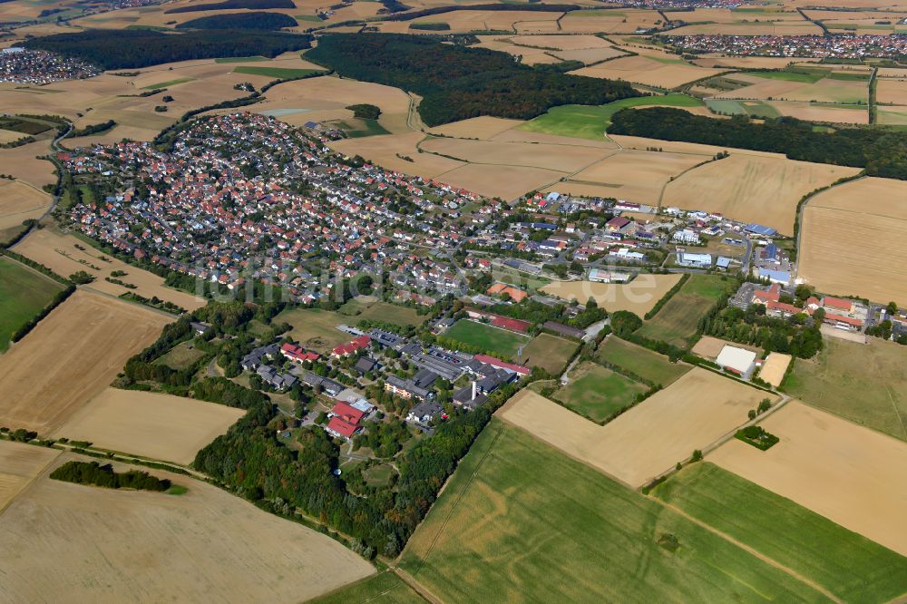 Luftaufnahme Eisingen - Stadtgebiet inmitten der Landwirtschaft in Eisingen im Bundesland Bayern, Deutschland